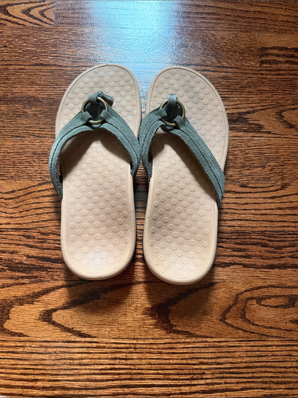 Vionic Olive Green Suede Flip-Flops woman Sz 8